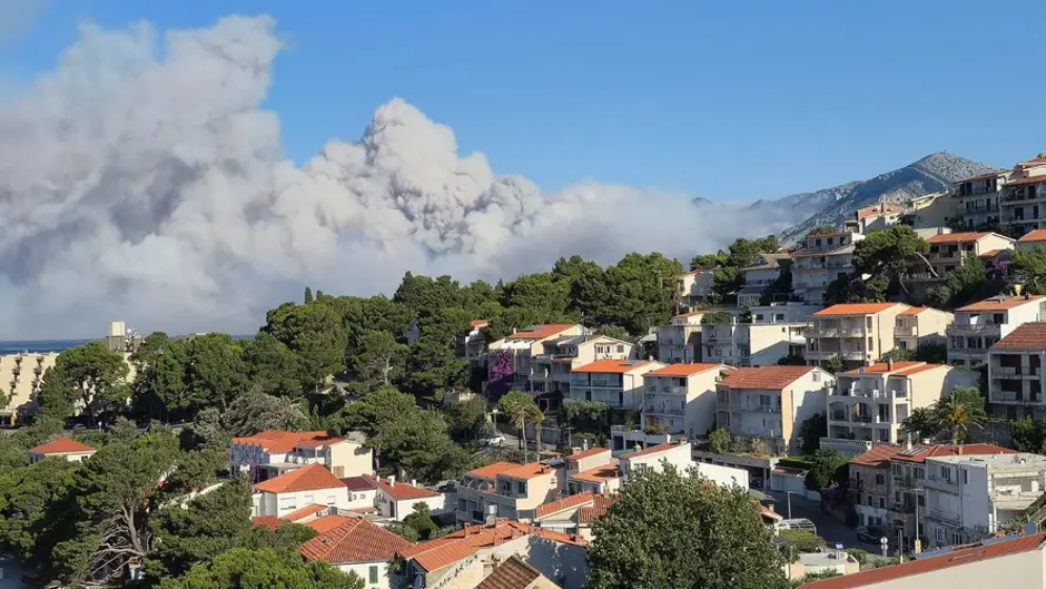 požar med Makarsko in Omišem | Avtor: 24sata