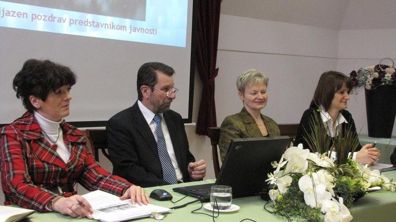 Joe Preskar, načelnik Upravne enote Novo mesto, s sodelavkami. Letos bo prejel n