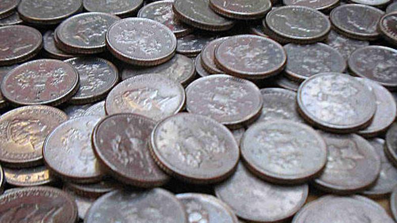 Veliko količino srednjeveških kovancev sta vnuk in dedek našla po naključju – me