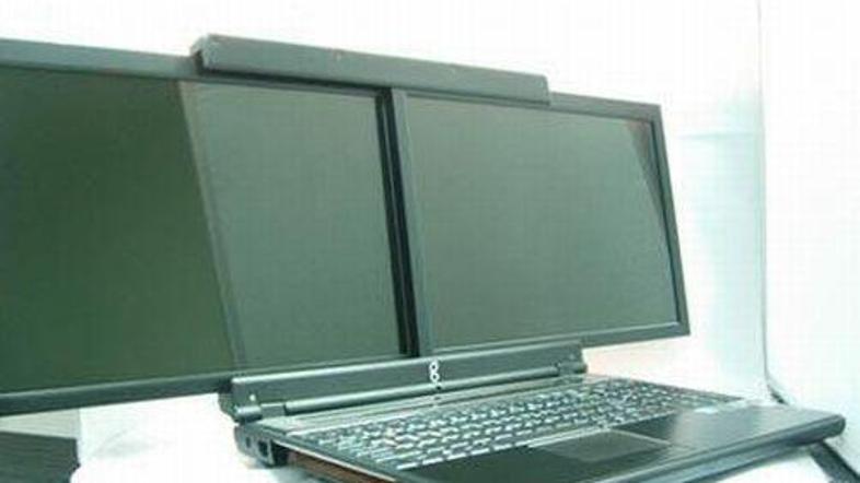 Spacebook z dvema zaslonoma