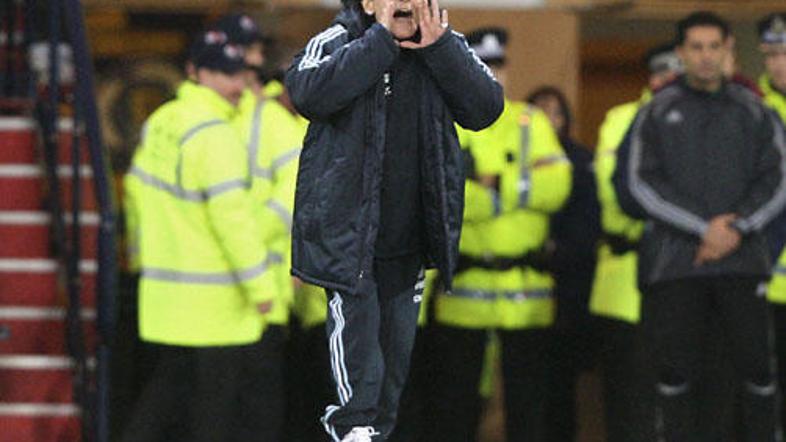 Maradona je svojo ekipo ob debiju vodil preudarno, brez vihranja rok in brez zan