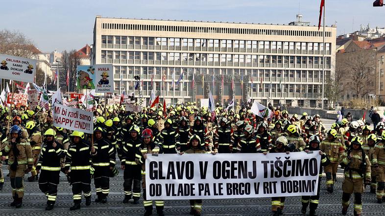 protestni shod poklicnih gasilcev