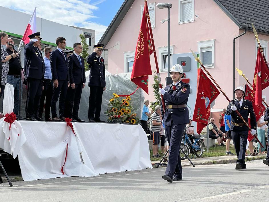 parada, gasilci, minister za obrambo Marjan Šarec, župan Matjaž Rakovec, PGD Stražišče