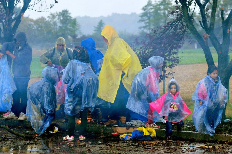 Begunci pred slovensko mejo | Avtor: EPA