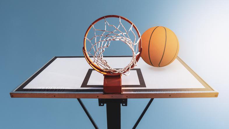 košarka žoga koš obroč