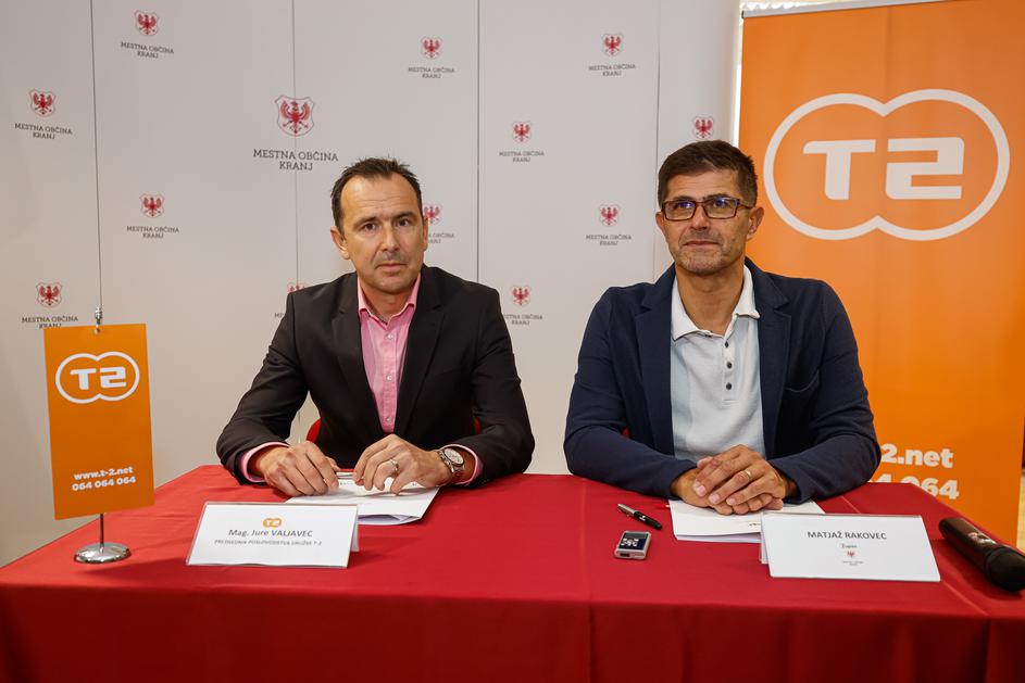 Matjaž Rakovec, Jure Valjavec, podpis pogodbe, Mestna občina Kranj, T2