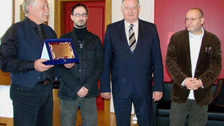 Alojzij Muhič je čestital predstavnikom zavoda za turizem in Anton Podbevšek Tea