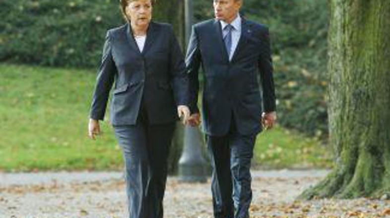 Merklova bi rada, da bi Rusija tudi po volitvah še naprej tesno sodelovala z Evr