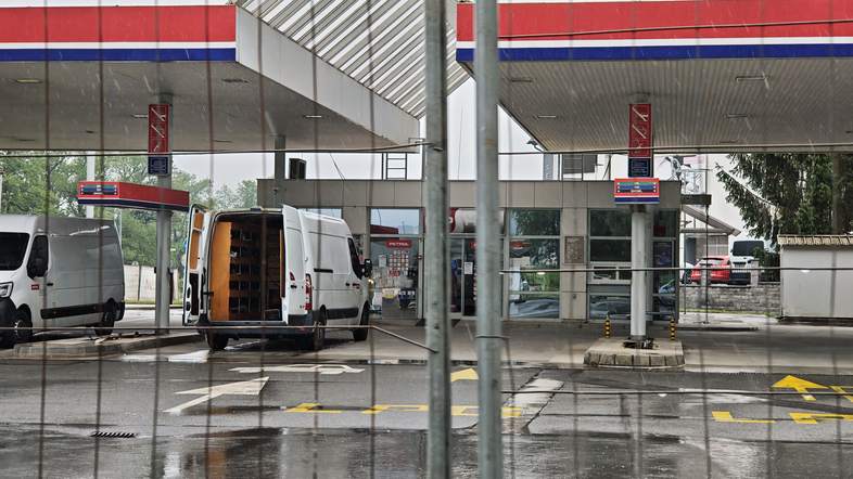 Zaprtje Petrolovega bencinskega servisa - prenova