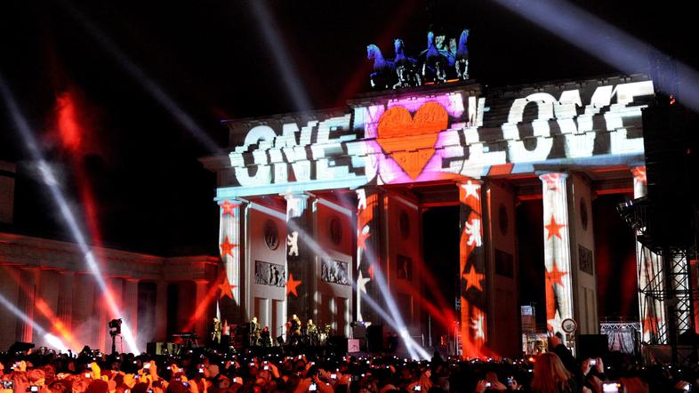 Turneja The 360° Tour je članom skupine U2 prinesla ogromne zaslužke. (Foto: EPA