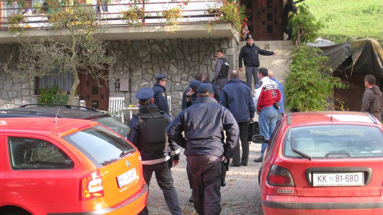 Ker niso hoteli zapustiti svoje hiše v Dolenjem Leskovcu, je Cenerjeve pomagala 