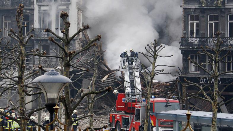 Od petnadstropne hiše so ostale le še ruševine. (Foto: Reuters)