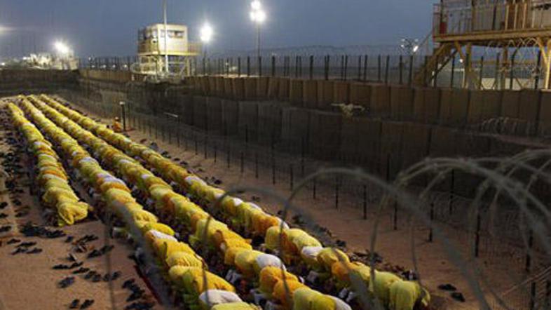 Novembra 2007 je bilo v Campu Bucca kar 22.000 zapornikov.