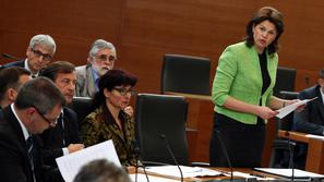 Slovenija 20.05.2013, Alenka Bratusek, redna seja DZ, velika dvorana, parlament,