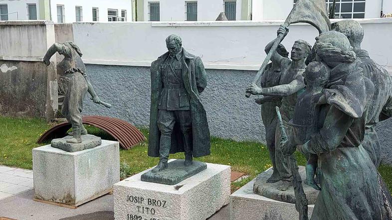 Park vojaške zgodovine Pivka, kipi