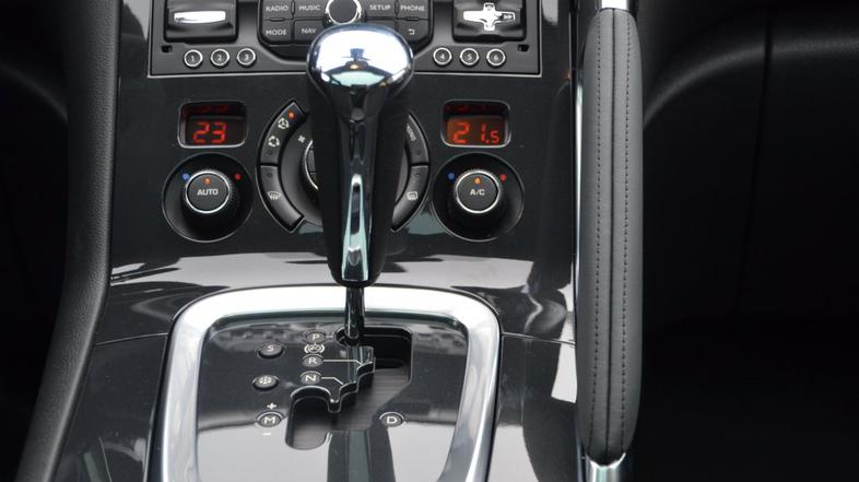 Peugeotova karavana avtomatikov