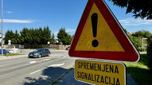 Prometna signalizacija, prometni znaki, križišče