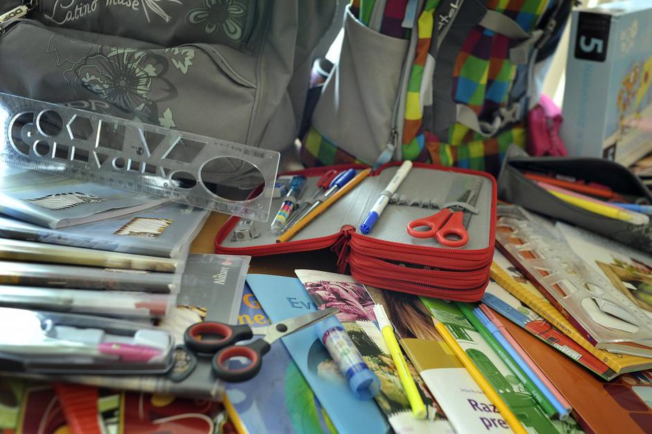 Učbeniki in šolske potrebščine | Avtor: Anže Petkovšek