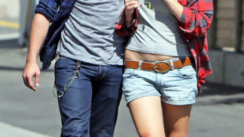 Josh Hutcherson, Claudia Traisac