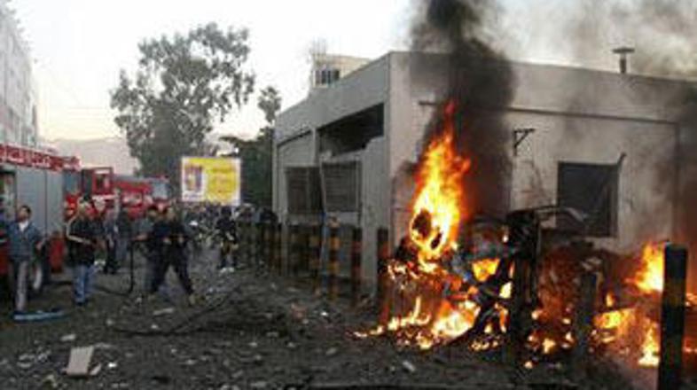 Eksplozijo je bilo slišati po vsem Bejrutu, po njej pa se je nad območjem vil go