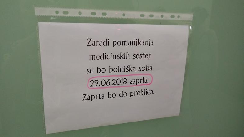 Prazne postelje na oddelku v UKC Ljubljana