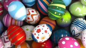 "Kuhana ali izpihana jajca premažemo s šelakom, prahom, ki ga razredčimo s špiri