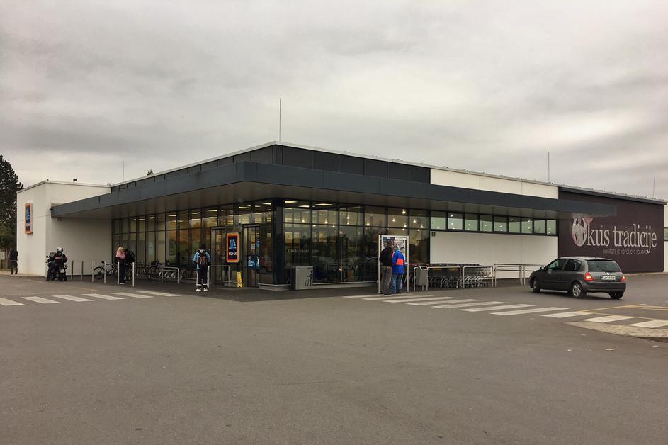 Zaprta trgovina Hofer