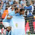 Carlos Tevez Pablo Zabaleta argentinska zastava veselje proslavljanje slavje pro