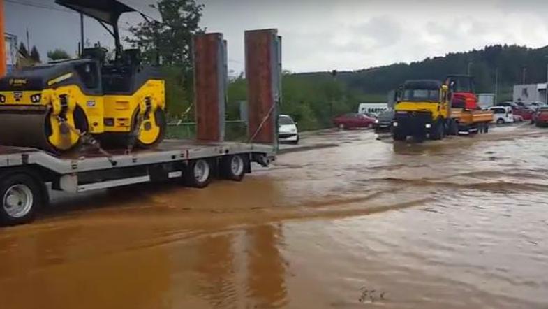 Poplavljeno cestišče v Trebnjem