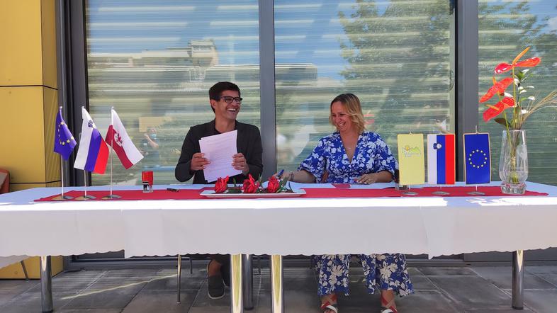 Podpis pogodbe, dom upokojencev Kranj, Mestna občina Kranj, Nadja Gantar, Matjaž Rakovec