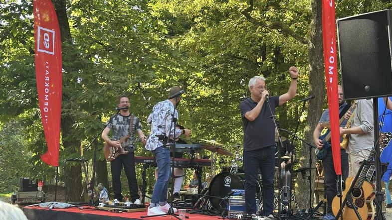 Matjaž Han na odru, srečanje SD v Mostecu