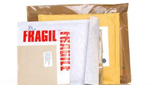 Za pošiljke, ki vsebujejo blago, vredno več kot 150 evrov, se zaračunajo še uvoz