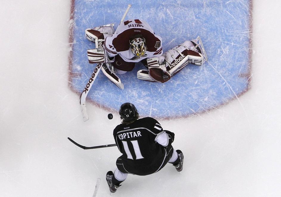 Anže Kopitar Mike Smith Los Angeles Kings Phoenix Coyotes