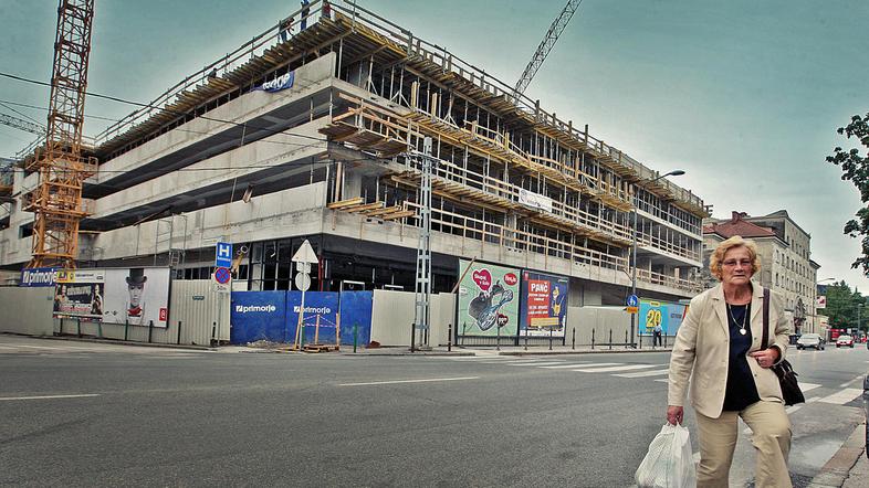 Kdaj bo nova garažna hiša zgrajena, Anderlič ni odgovoril. (Foto: Boštjan Tacol)