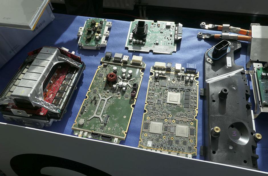 EV clinic, popravila električnih avtomobilov | Avtor: Matija_Janežič