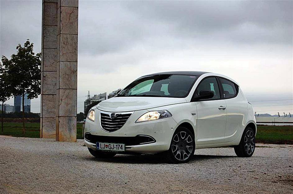Lancia ypsilon