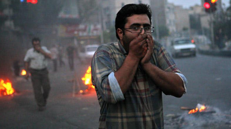 V soboto so varnostne sile obkolile množico protestnikov, več kot 457 so jih are