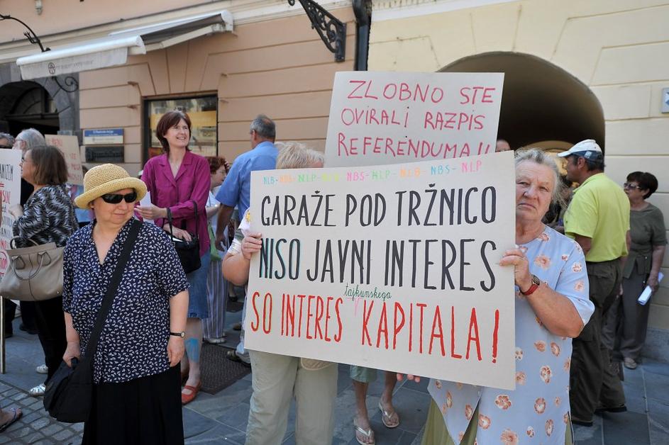 Protest proti garažni hiši in novi soseski na Viču.