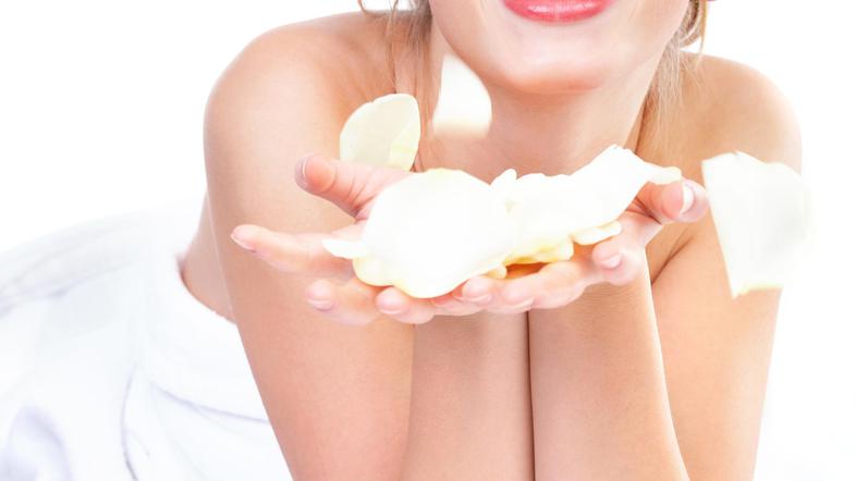 Zdravilna zelišča z inovativno masažno tehniko povrnejo moči. (Foto: Shutterstoc