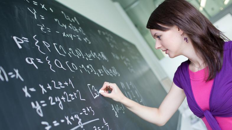 razno 10.06.13. studentka, sola, faks, matematika, matematicna enacba, foto: shu