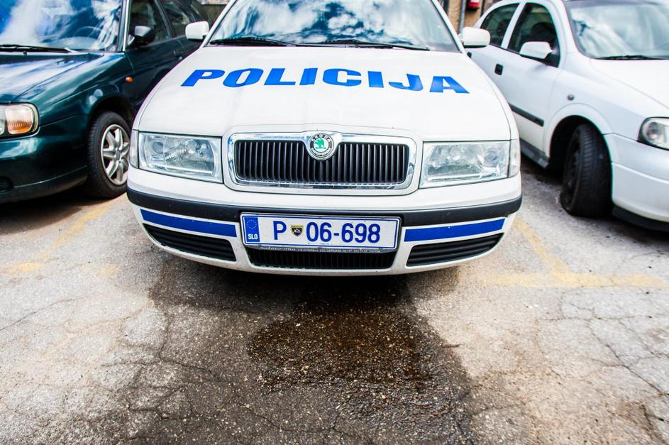 policija prodaja avtomobile