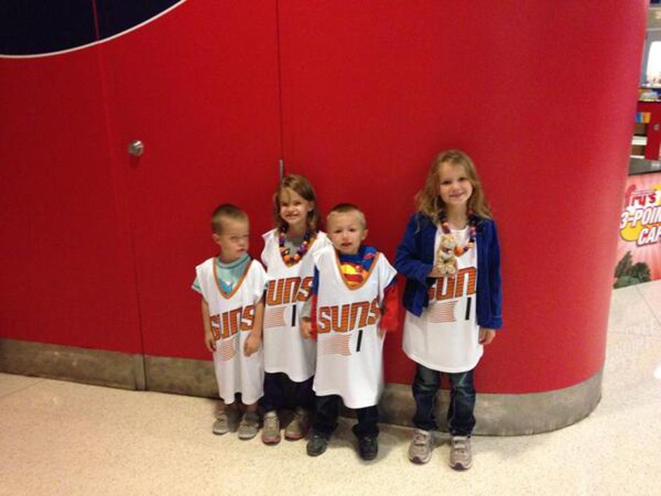 navijači Phoenix Suns Dragić | Avtor: Reševalni pas/Twitter