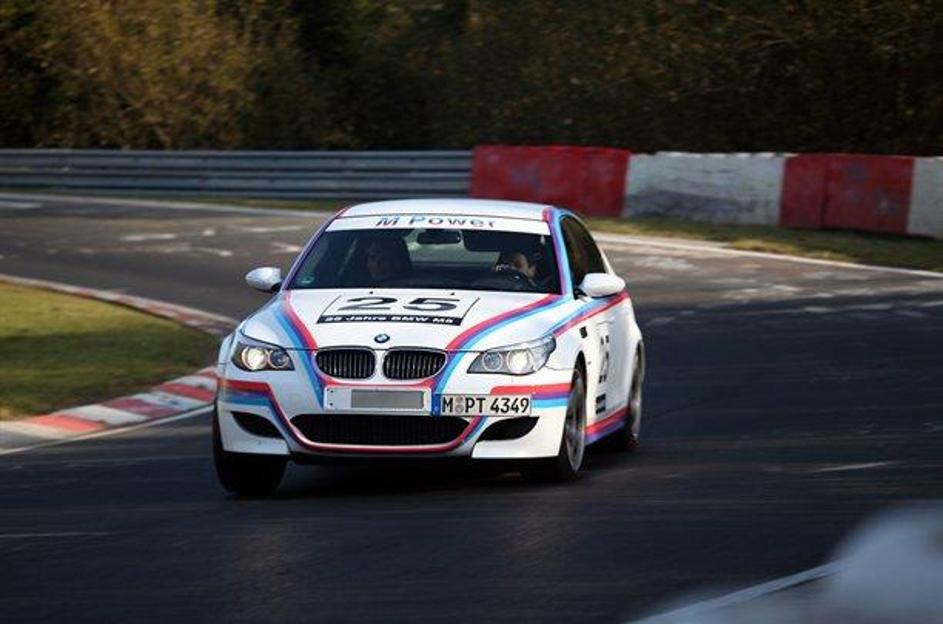 BMW je od 25-letnici serije M5 predstavil posebno različico BMW M5 CLS.