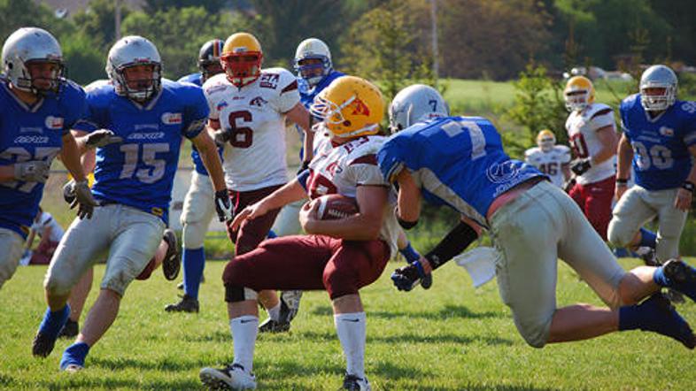 Prvaki lige CEFL Vukovi so v soboto v Guncljah visoko premagali Silverhawkse.