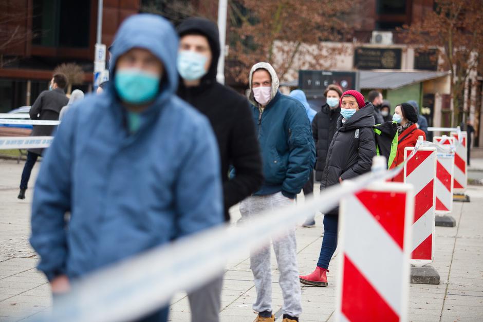 Testiranje za covid-19 v Kranju | Avtor: Profimedia