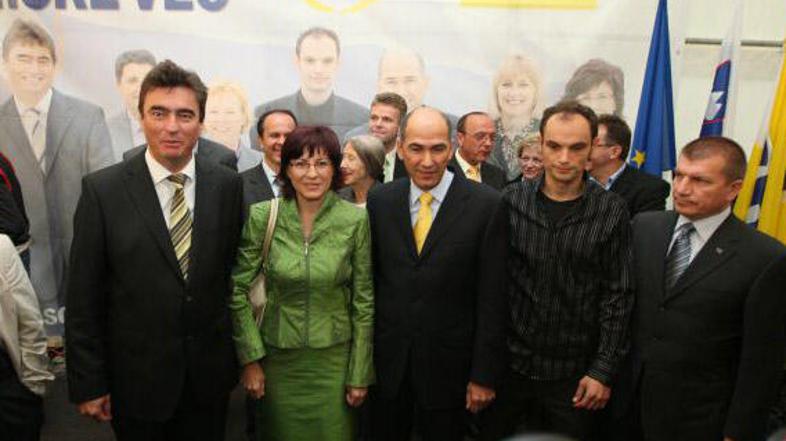 SDS je tudi uradno zmagovalka evropskih volitev, glasovi iz Argentine pa še lahk