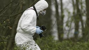 Preiskovalci še vedno iščejo otrokovo mater. (Foto: Reuters)