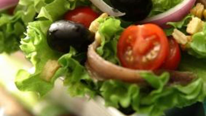 Dodajte tudi češnjev paradižnik.