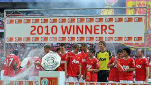 Van der Sar Rooney Carrick proslava sampanjec zmagovalci slavje veselje