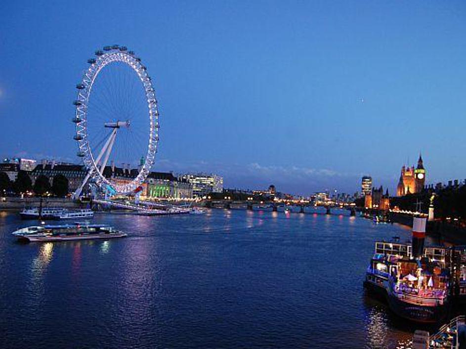 Pogled na London Eye je najlepši ponoči.
